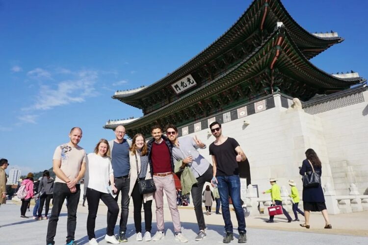 новость 09-10-2025 Массовые отказы въезда в Южную Корею российским туристам - фейк