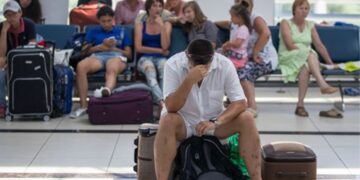 новость 21-10-2025 Российские туристы жалуются на задержки при получении виз в Португалию