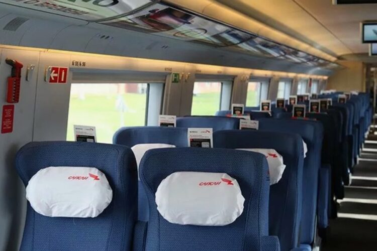 новость 30-10-2025 Места на скоростные поезда из Москвы в Петербург почти распроданы