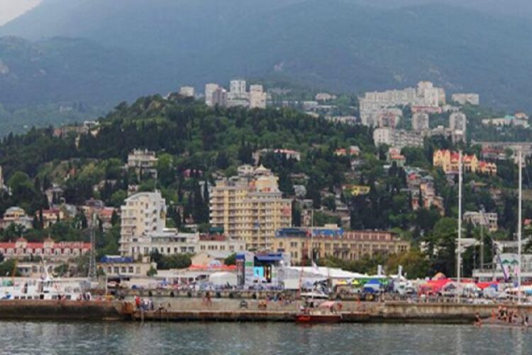 новость 11-10-2025 Активисты крымского курорта Ялта просят президента спасти Поликуровский холм