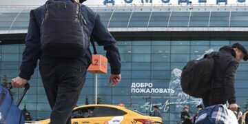 новость 20-10-2025 Таксист в Домодедово потребовал с туриста 27 тысяч рублей за стандартную поездку