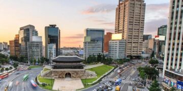 новость 25-10-2025 В центре Сеула россиянин устроил пьяный дебош с ножом