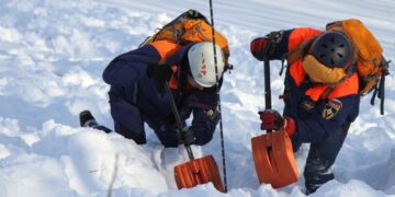 новость 29-10-2025 Цена самоуверенности: Туристы и их спасатели застряли в снежном аду на Камчатке