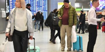 новость 06-10-2025 В России могут упростить выдачу SIM-карт туристам