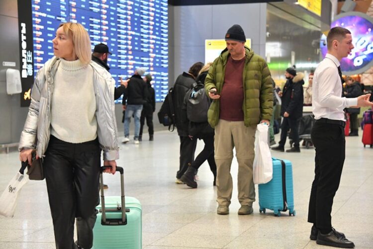 новость 06-10-2025 В России могут упростить выдачу SIM-карт туристам