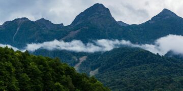 новость 13-10-2025 Туристы с детьми оказались в ловушке в горах Краснодарского края