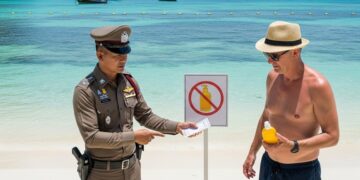 новость 19-10-2025 Чтобы сохранить коралловые рифы, в Таиланде запрещают солнцезащитный крем