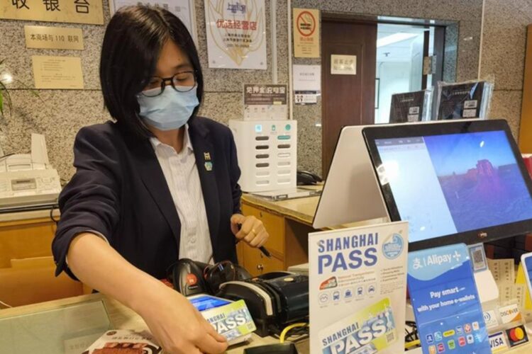 новость 23-10-2025 Для российских туристов появился простой способ безналичной оплаты в КНР