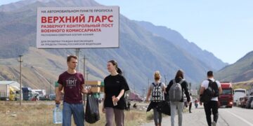 новость 30-10-2025 Почему на границе с Грузией разворачивают туристов с детьми?
