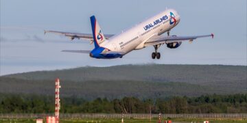 новость 16-10-2025 Медики и стюардессы на борту воздушного судна помогли беременной пассажирке