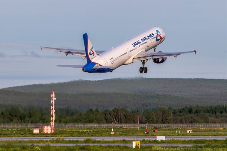 новость 16-10-2025 Медики и стюардессы на борту воздушного судна помогли беременной пассажирке