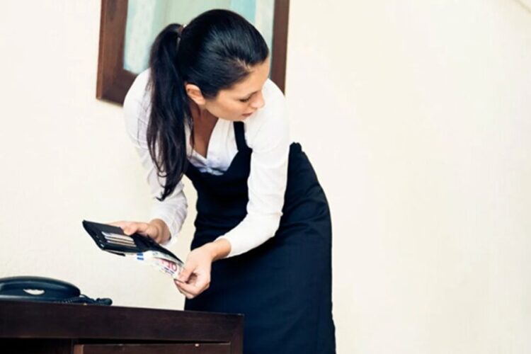 новость 05-11-2025 Горничную в Адлере обвиняют в краже денег из сейфа туристки