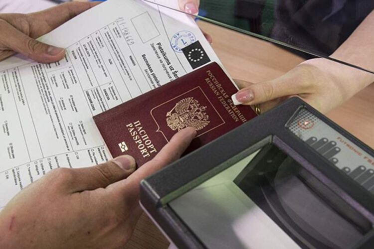 новость 10-11-2025 Евросоюз против мультивиз: что ждет российских туристов на самом деле