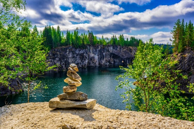 новость 02-10-2025 Во время экскурсии по Карелии туроператор бросил туристов на острове