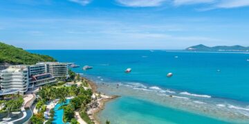 новость 03-11-2025 Российские туристы скупают новогодние туры на Хайнань: цены взлетают в 2 раза