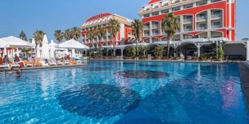 новость 20-12-2025 Скандал в сауне и ледяной бассейн омрачили отдых в турецком отеле