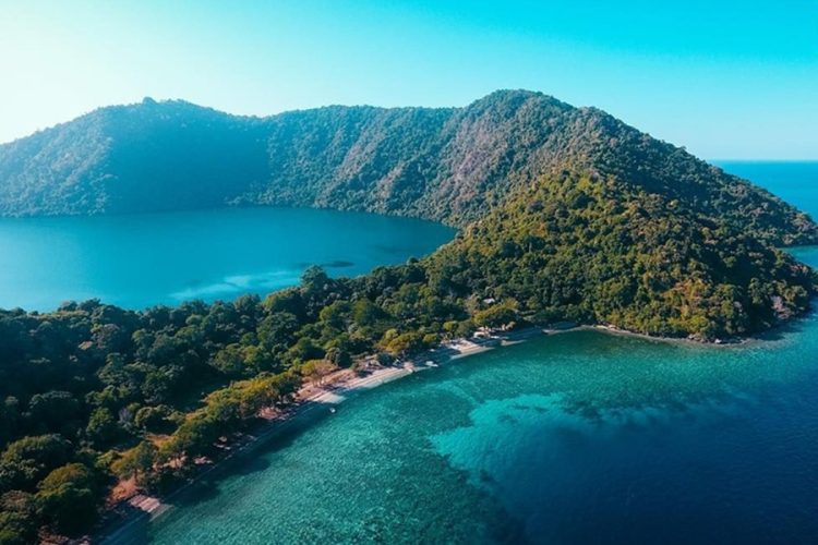 новость 16-12-2025 Купить остров можно не выходя из дома. На маркетплейсе выставили на продажу вулканический остров