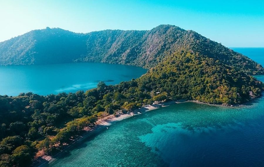 новость 16-12-2025 Купить остров можно не выходя из дома. На маркетплейсе выставили на продажу вулканический остров