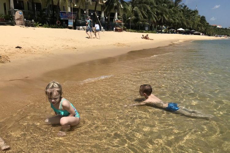 новость 28-02-2026 Россияне на острове Фукуок массово травятся после купания