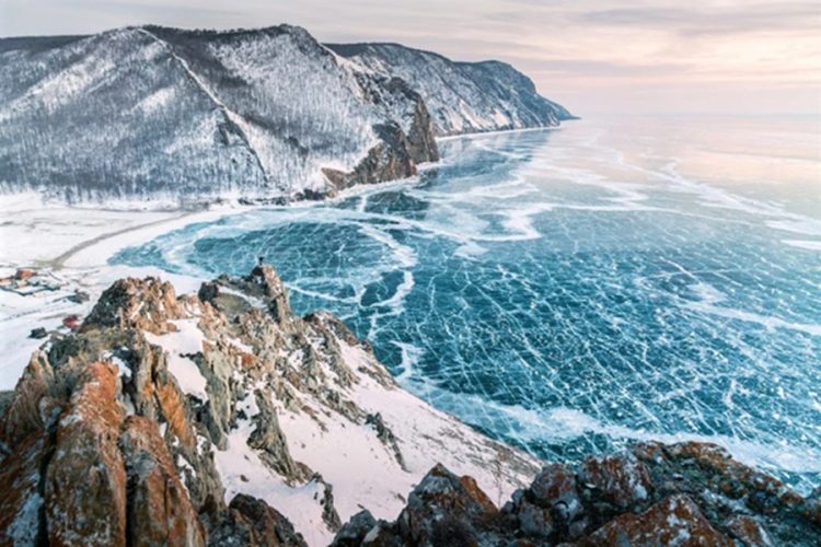 новость 26-02-2026 Остров Ольхон стал ледяным пленом для 3 000 туристов