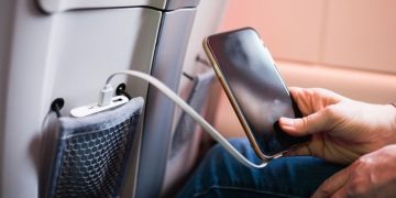 новость 27-02-2026 На борту "Уральских авиалиний" взорвался пауэрбанк через 20 минут после взлета