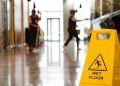 новость 01-03-2026 Мокрый пол в отеле обошелся туроператору в 750 тысяч: суд подтвердил — отвечает тот, кто продал тур