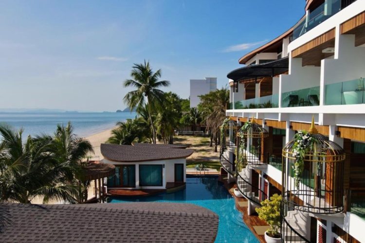 новость 07-03-2026 Первый вечер в раю обернулся падением с балкона: туристка разбилась на Пхукете после ссоры с мужем