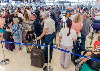 новость 08-03-2026 Российский турист с сыном не могут улететь из Таиланда из-за войны в Иране