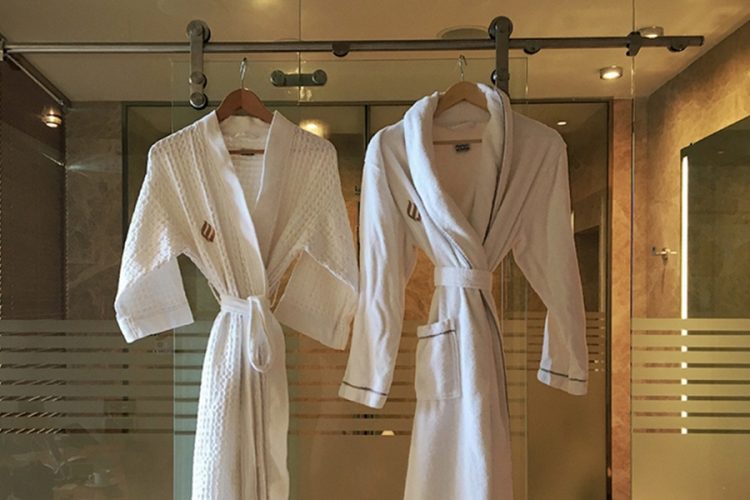 новость 23-03-2026 Трофеи из «All Inclusive»: как турецкие халаты становятся лотами на Avito