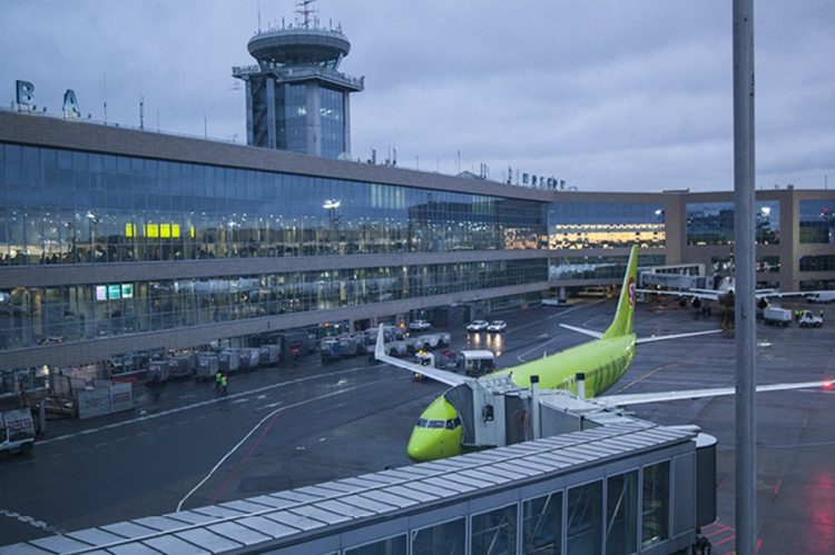 новость 11-03-05 В Домодедово задержали контрабандиста с запрещенкой