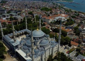 новость 02-03-2026 Туристические потоки могут сменить направления с ОАЭ на Турцию