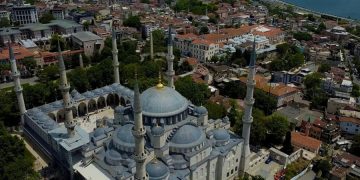 новость 02-03-2026 Туристические потоки могут сменить направления с ОАЭ на Турцию