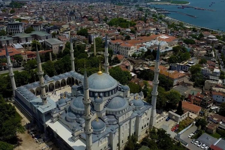 новость 02-03-2026 Туристические потоки могут сменить направления с ОАЭ на Турцию