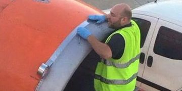 новость 10-04-2026 Самолёт заклеивают скотчем? Что происходит в Толмачёво!