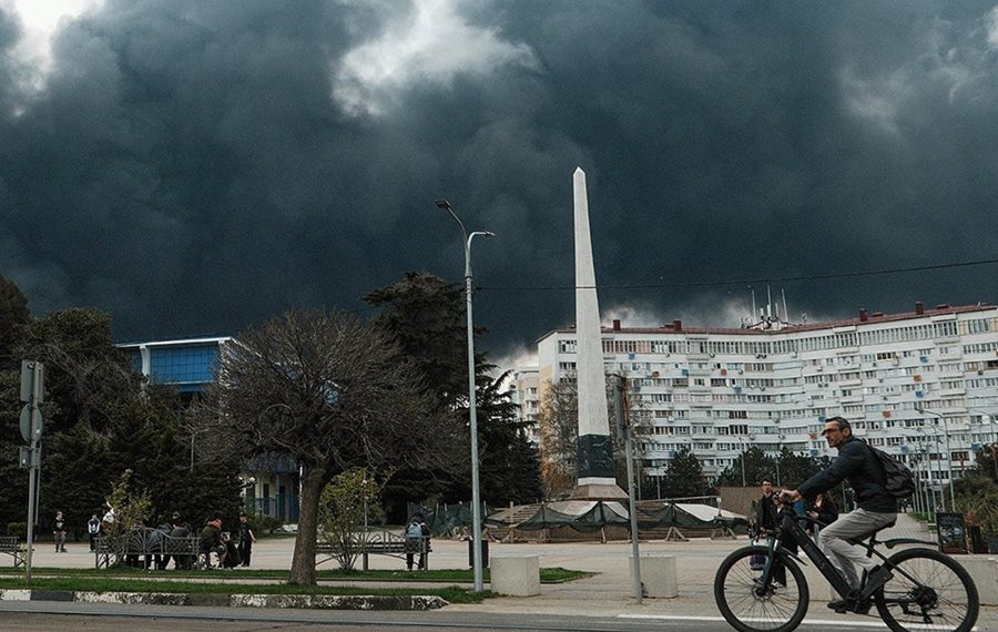 новость 24-04-2026 Экологическое бедствие в Туапсе: «черные дожди», токсичный смог и нефть на пляжах