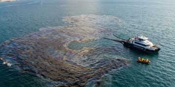 новость 12-04-2026 На Анапу движется новое нефтяное пятно вопреки отчетам о чистоте пляжей