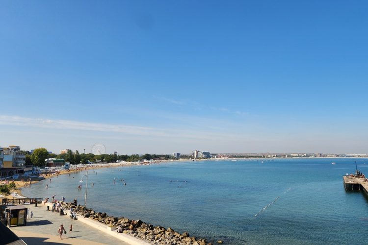 новость 22-04-2026 Жителей Анапы шокировала гора земли и строительного мусора на центральном пляже