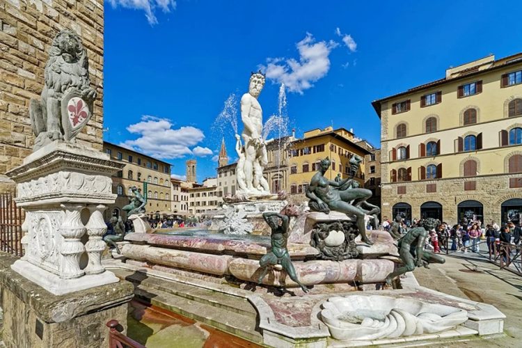 новость 24-04-2026 Селфи ценой в состояние: во Флоренции туристку оштрафуют на 5 тысяч евро за «близкое знакомство» с Нептуном