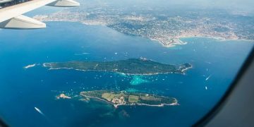 новость 26-04-2026 Шенген на майские: как улететь в Европу за 20 тысяч и не застрять на пересадке