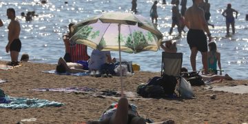 новость 15-04-2026 Почему за «голый» отдых на пляжах Петербурга начали выписывать штрафы