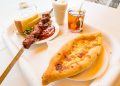 Шашлык и хачапури в абхазской апацхе — настоящая кавказская кухня против турецкого соевого суррогата