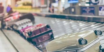 Багажная лента в аэропорту Вьетнама — здесь хабаровчанин выслеживал чужие дизайнерские чемоданы и сумки