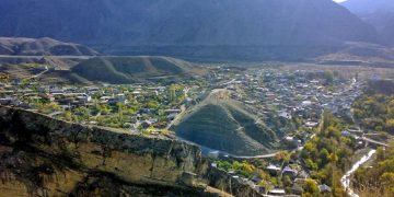 Село Гергебиль в Дагестане — здесь туристка слишком буквально восприняла шутку местных рабочих