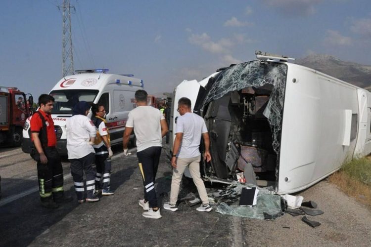 Скорая помощь в Анталье — все 14 пассажиров автобуса доставлены в медицинские центры