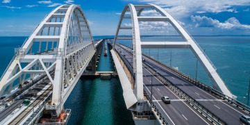 Крымский мост: разрешено провозить до 100 литров топлива