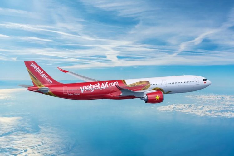 Самолёт VietJet Air — авиакомпания отказала в посадке беременной пассажирке на сроке 32 недели
