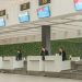 Стойка регистрации в аэропорту — туристке сообщили об овербукинге из-за замены борта