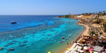 Пляж Шарм-эль-Шейха — туры на середину июня подешевели до 50 000 рублей на человека