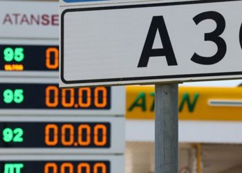 Закрытая для гражданских АЗС в Крыму — с 21 июня заправляют только спецслужбы