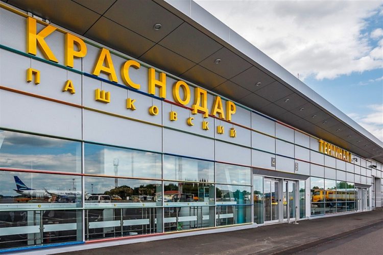 Аэропорт Краснодара — таможенники обнаружили в ручной клади авиационный прибор за 700 000 руб.
